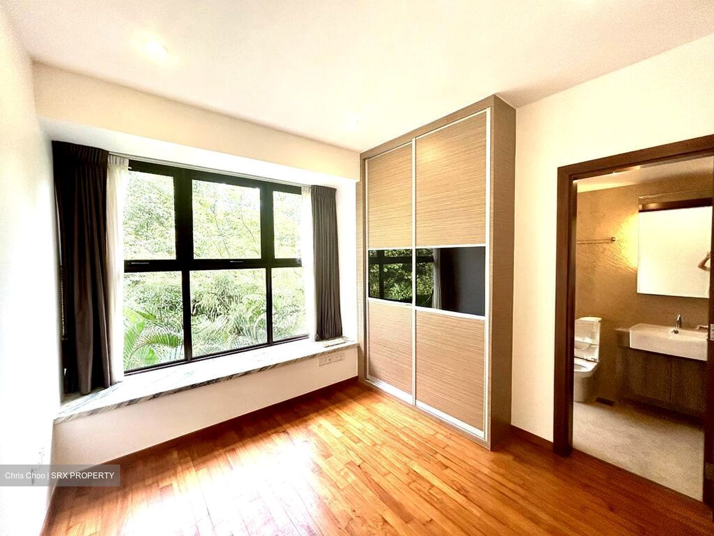 Holland Link (D10), Terrace #497123931
